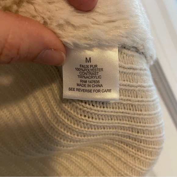 Romeo & Juliet Couture Sherpa winter vest - in great condition - women’s size M - Picture 7 of 7